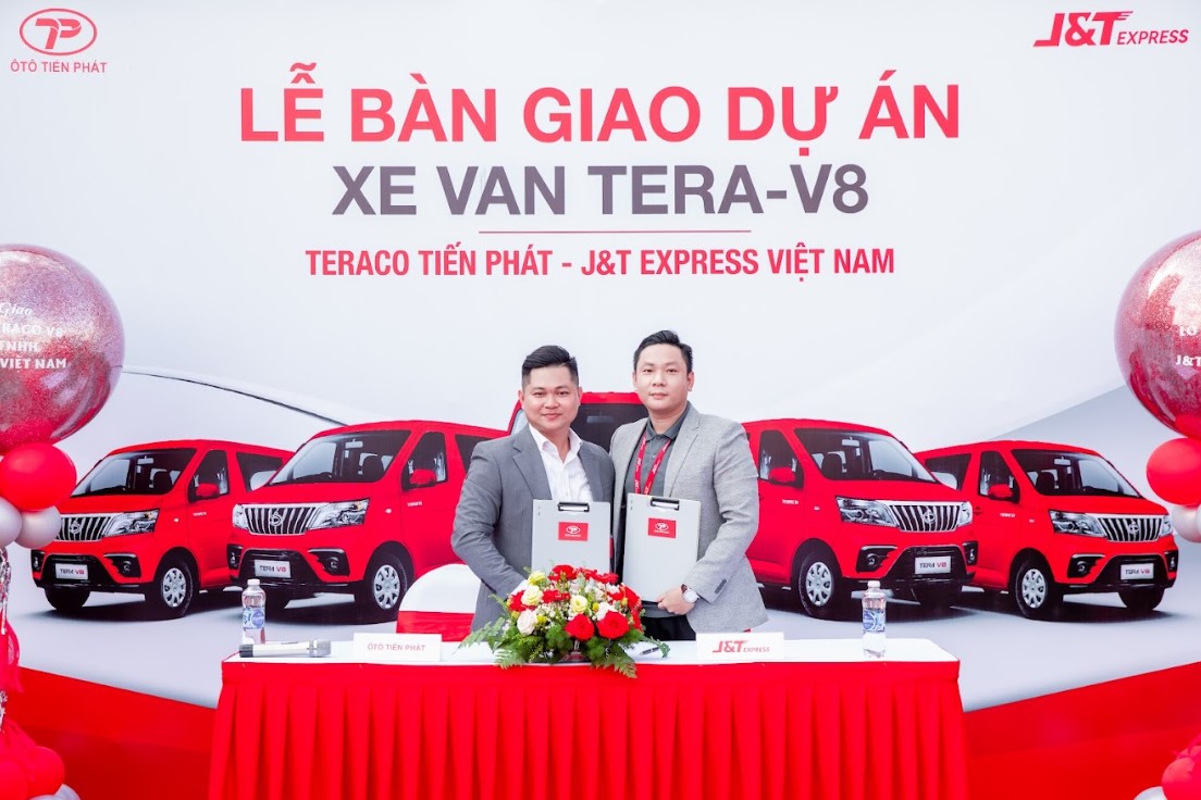 bàn giao lô xe tải van Tera V8 