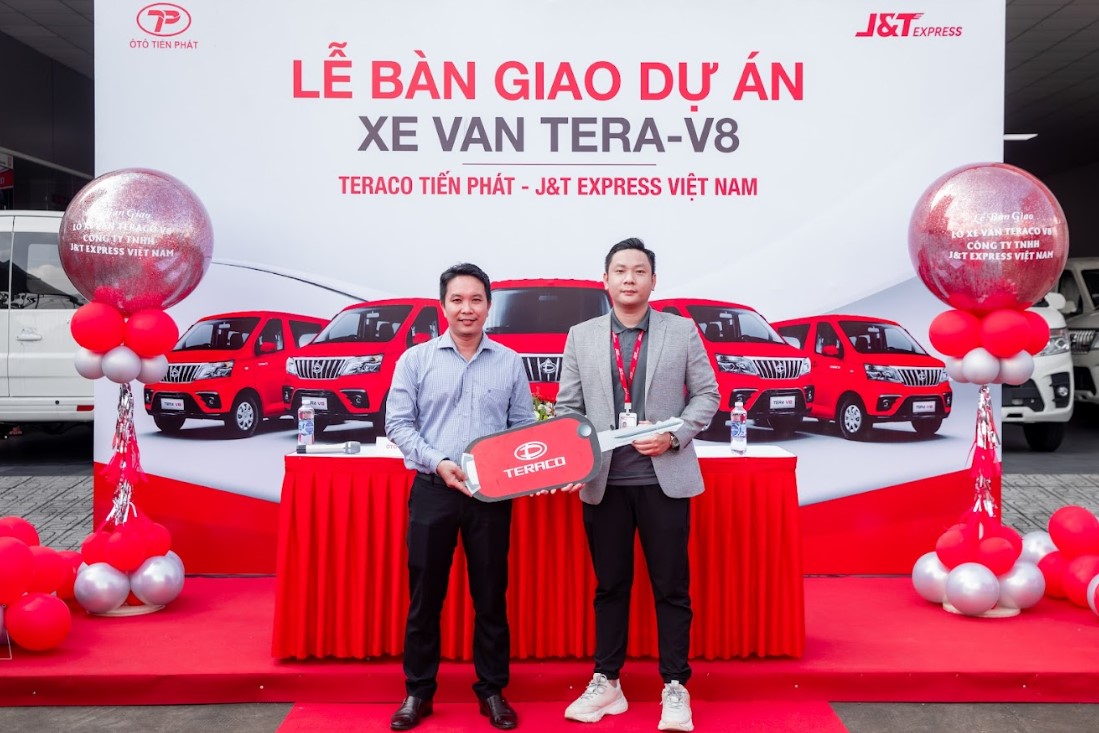 bàn giao lô xe tải van Tera V8 