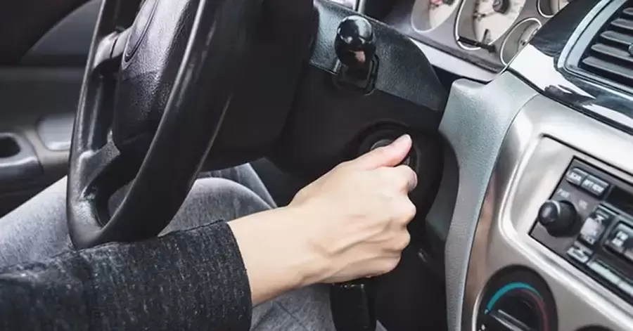 Xe khó khởi động có thể liên quan đến điện hoặc nhiên liệu