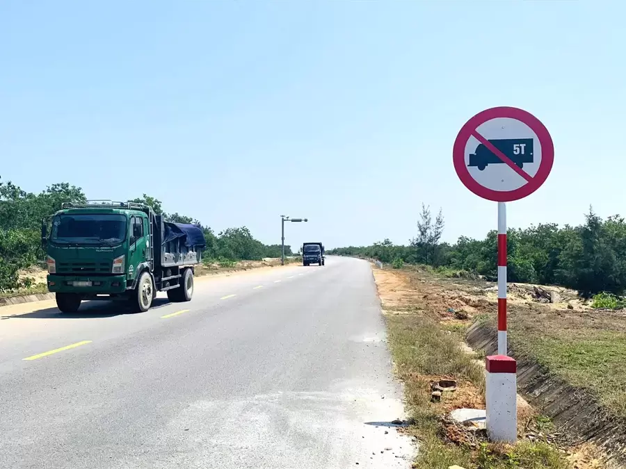 Biển báo cấm xe tải 5 tấn