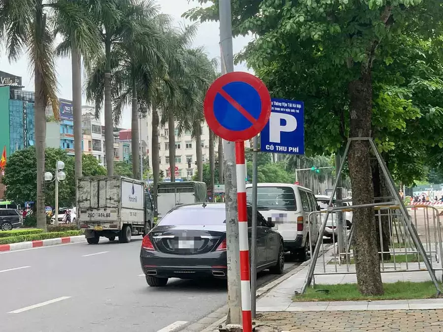 Bác tài không được đỗ xe ở sau biển cấm đỗ