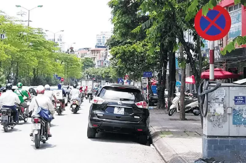 Biển cấm dừng đỗ có hiệu lực bao nhiêu mét? Quy định chi tiết 2025