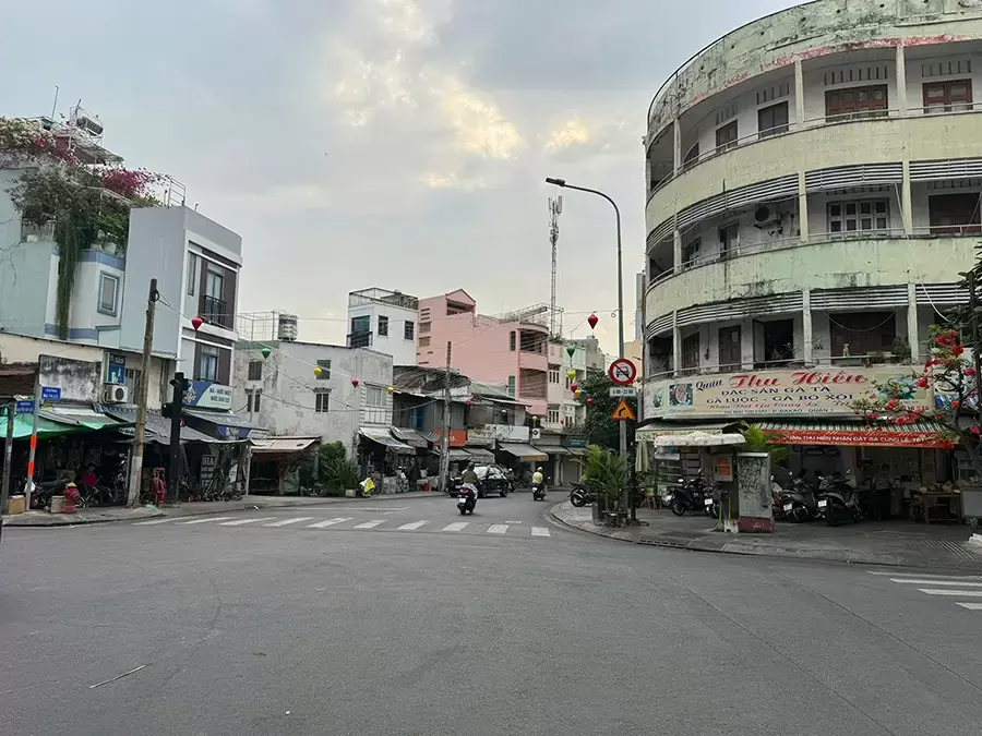 Biển cấm ô tô có hiệu lực từ vị trí đặt biển đến nơi hết hiệu lực