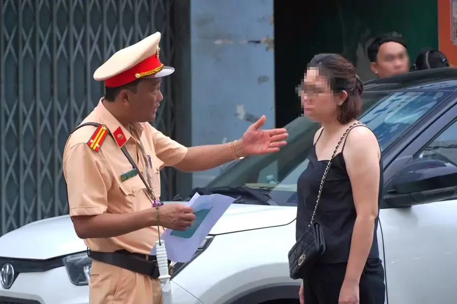 Đi vào đường có biển cấm ô tô có thể bị xử phạt theo quy định hiện hành