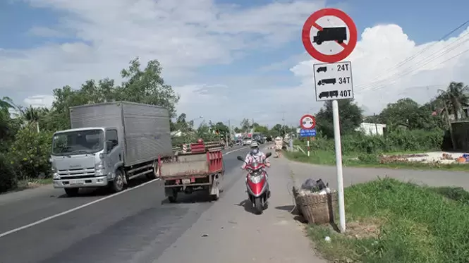 Biển cấm tổng tải trọng và biển phụ
