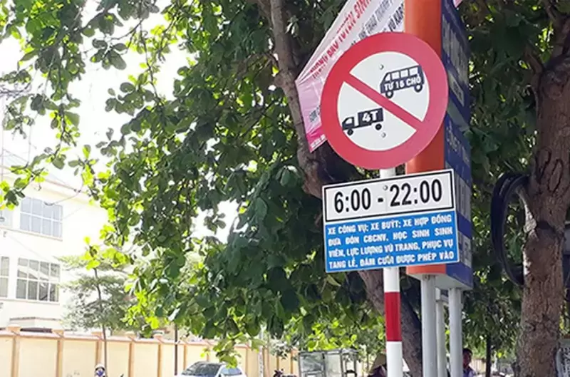 Cách phân biệt biển cấm tải trọng và tổng tải trọng xe