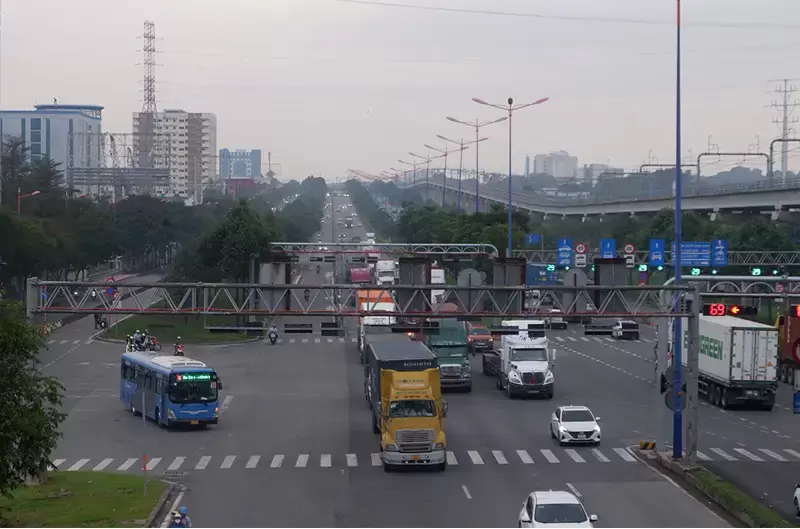 Biển cấm xe tải 1,5 tấn: Ý nghĩa, phạm vi áp dụng và mức phạt