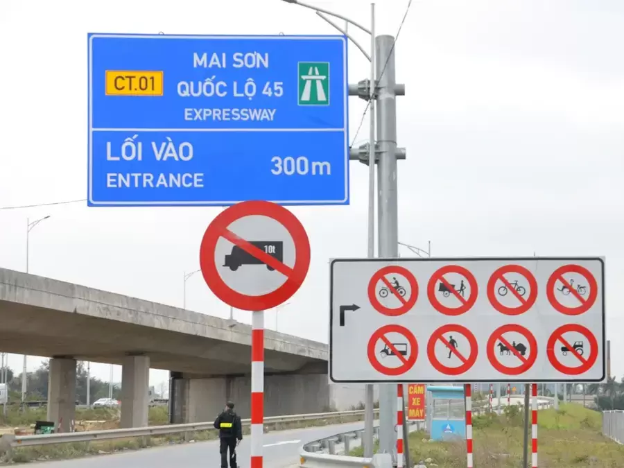 Các vị trí thường đặt biển cấm xe tải