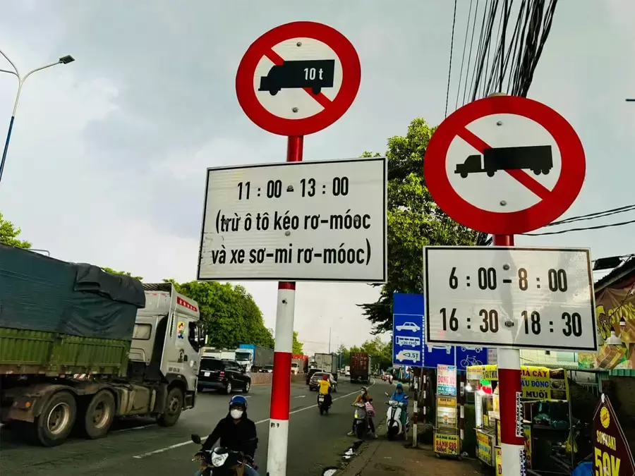 Cách đọc hiểu biển cấm xe tải theo giờ