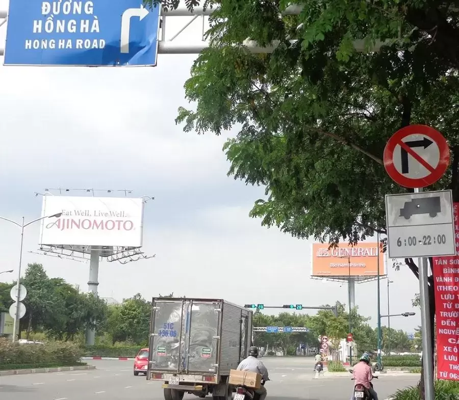 Ngoài biển P.126 cấm xe tải vượt, bác tài cần để ý các quy định khác