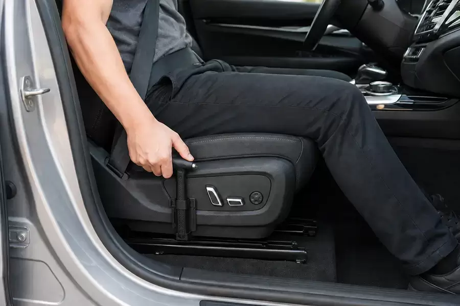 Vị trí đặt búa thoát hiểm an toàn trong ô tô