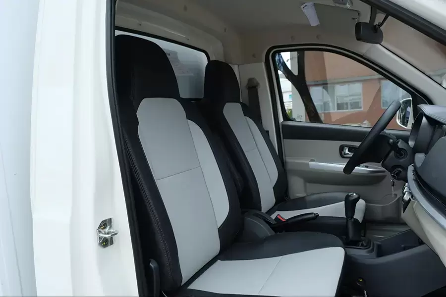 Nội thất tiện nghi như xe du lịch của Tera Star