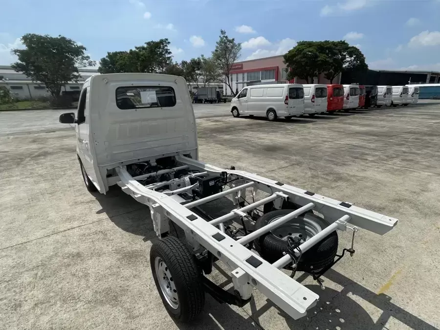 Khung gầm cứng cáp và bộ lốp chịu tải cao của Tera Star Plus