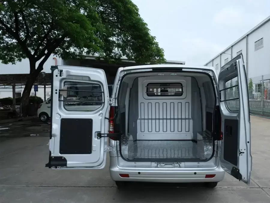 Tera-V8 phiên bản 5 chỗ có thể tích thùng hàng lên đến 3.8m3