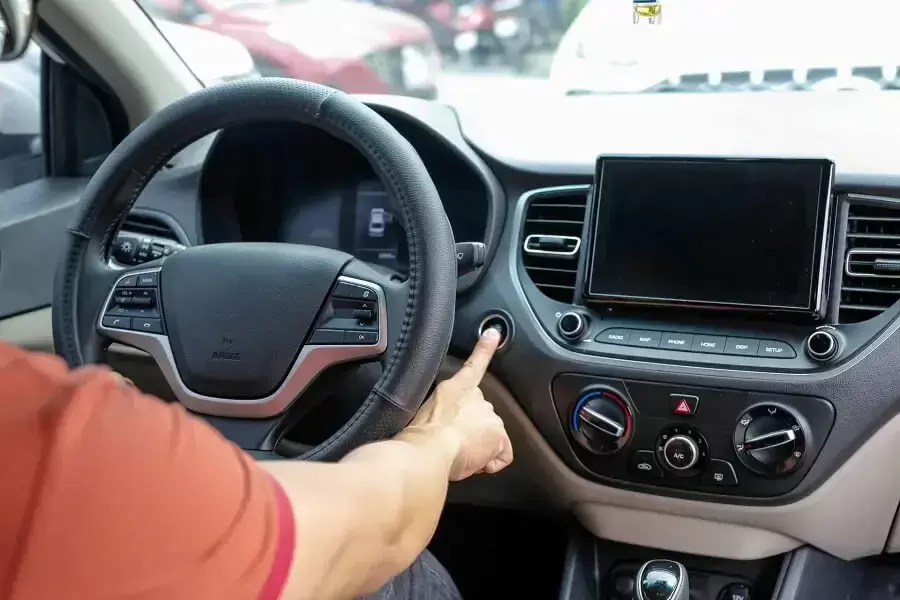 Ký hiệu trên xe ô tô xuất hiện ở nhiều vị trí khác nhau