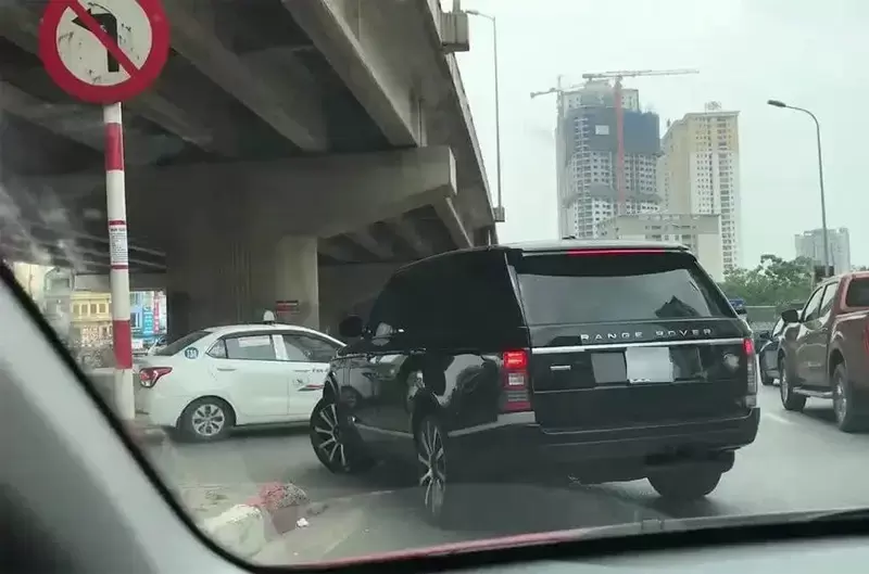 Biển cấm rẽ trái có được quay đầu không?