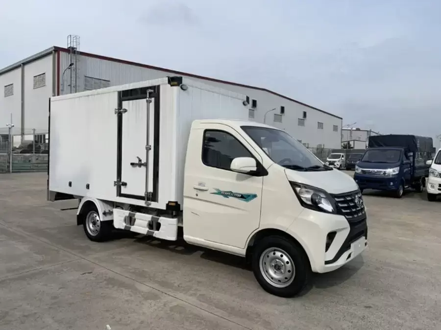 Tera Star thùng kín Composite có chiều cao tổng thể 1.720mm