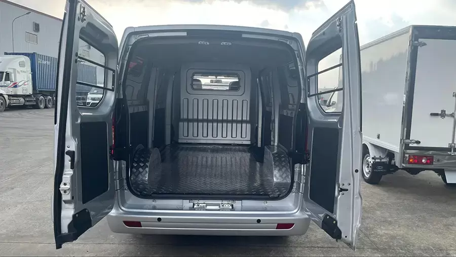 Phiên bản 2 chỗ giúp tối ưu không gian chứa hàng