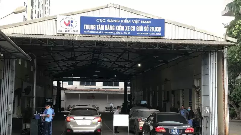 Bác tài cần dự trù các chi phí cho xe để quyết định có 100 triệu có nên mua ô tô trả góp hay không