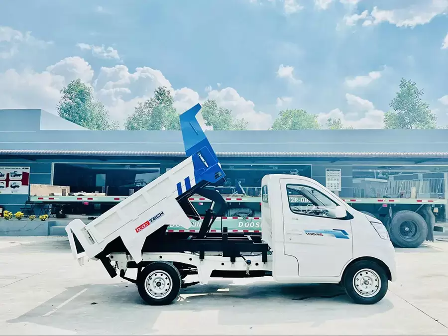 Xe ben là dòng xe tải nhỏ với thùng xe được trang bị cơ cấu nâng hạ thủy lực