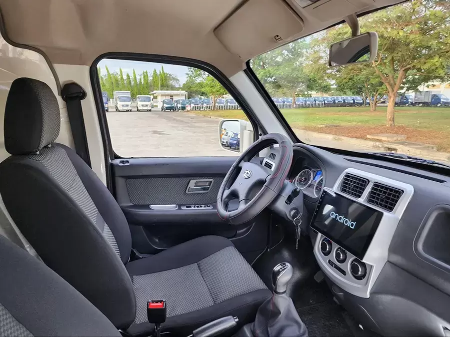 Nội thất tiện nghi hỗ trợ người lái