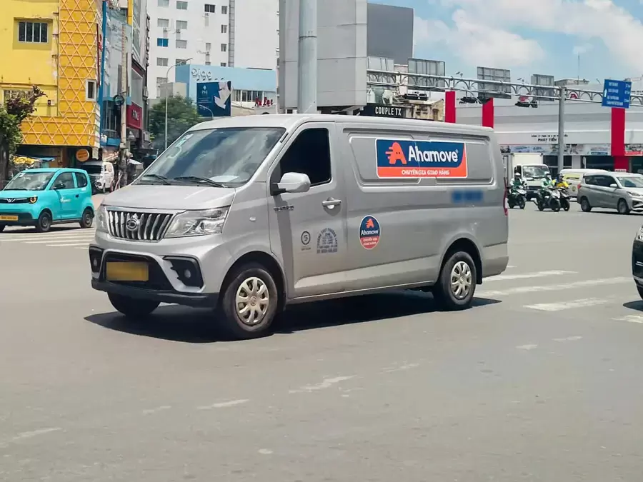 Xe van 2 chỗ giao hàng