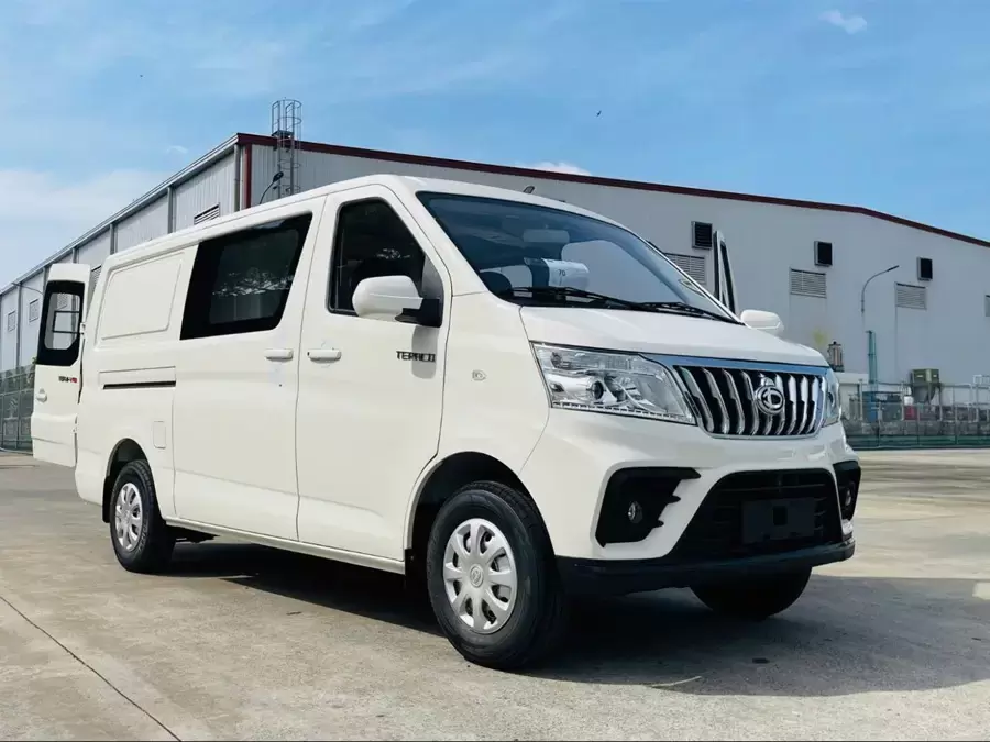 Tera-V8 – Khoang hàng lớn, động cơ mạnh mẽ