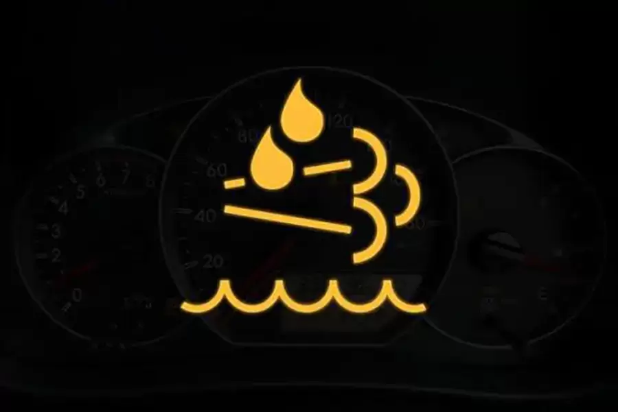 Đèn DEF cảnh báo mức dung dịch hoặc hệ thống SCR