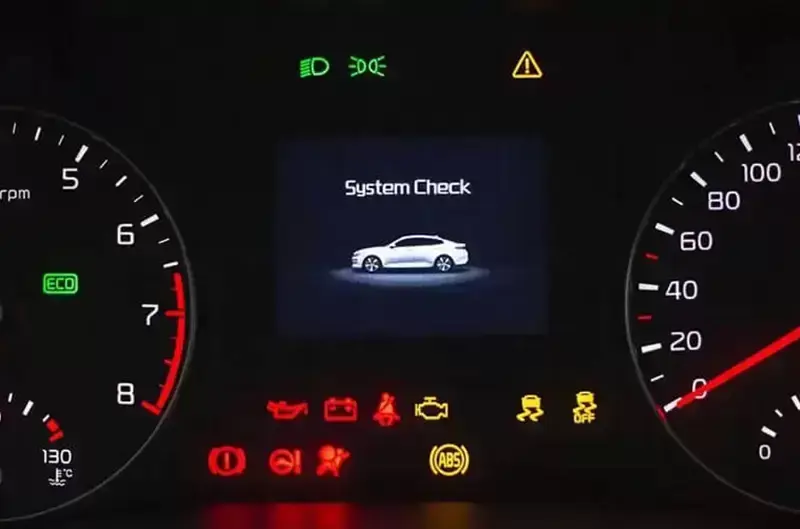 Các đèn báo trên taplo xe tải cần kiểm tra khi nào?