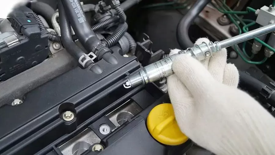 Đèn cảnh báo động cơ khí thải có thể báo lỗi khi bugi gặp sự cố