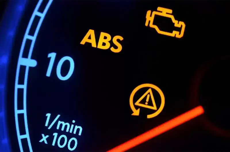 Đèn cảnh báo động cơ khí thải bật sáng là lỗi gì?