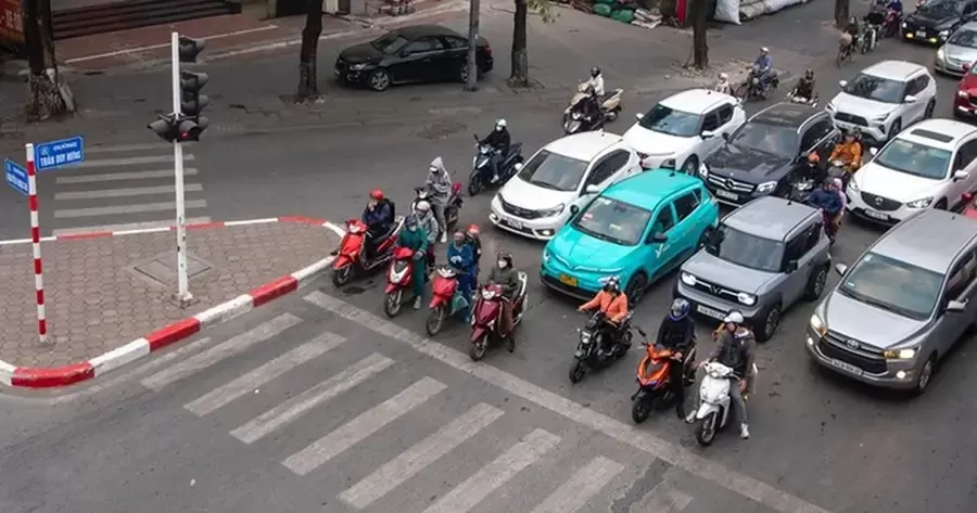 Dừng đúng vạch khi đèn rẽ trái đỏ