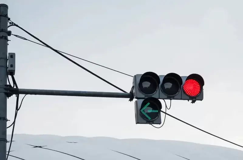 Đèn đỏ rẽ trái có được quay đầu không, mức phạt bao nhiêu?