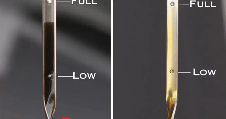 Kiểm tra mức nhớt xe tải bằng que thăm nhớt