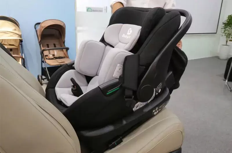 Xe kinh doanh không bắt buộc phải lắp ghế an toàn cho trẻ em