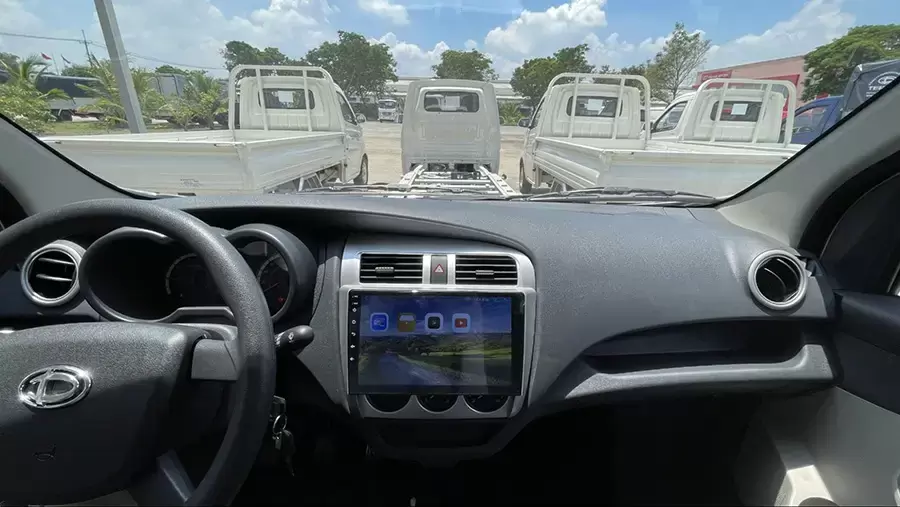Màn hình LCD tích hợp camera lùi trên xe ô tô tải Tera100S