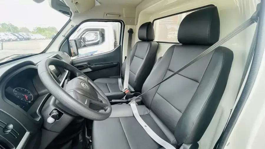 Tera150S có khoang nội thất rộng rãi, đầy đủ tiện nghi hiện đại