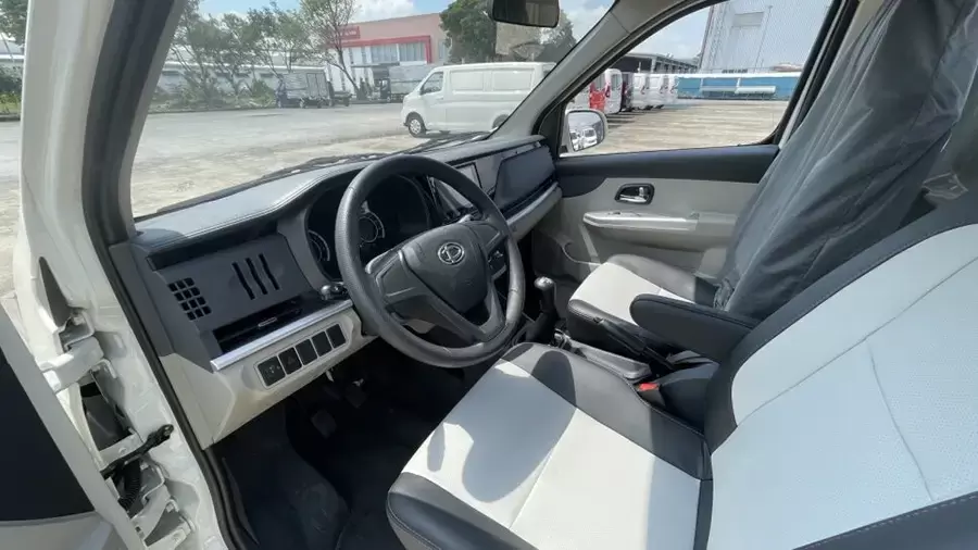 Trang bị nội thất Tera Star Plus tiện nghi như mẫu xe du lịch