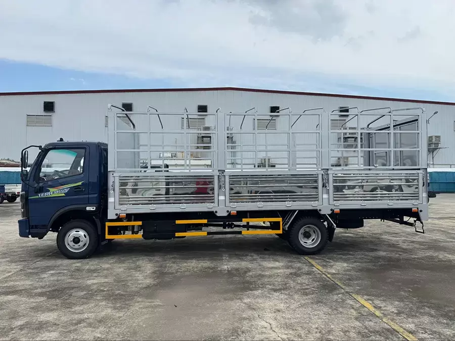 Thùng hàng của xe tải 3t5 thùng dài 6m2