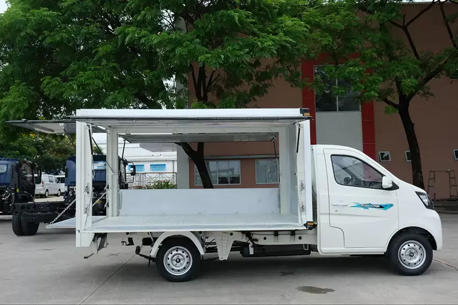 Thùng cánh chim phù hợp với nhu cầu bán hàng lưu động và trưng bày hàng hóa