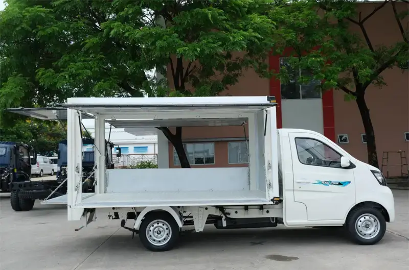 Giá xe tải bán hàng lưu động mới nhất 2026