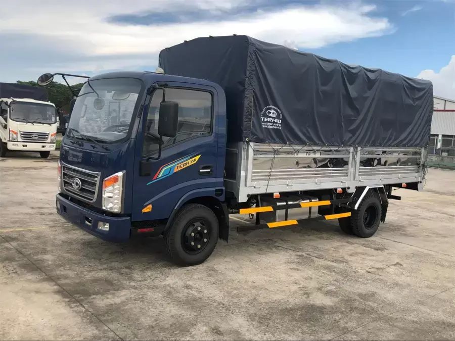 Giá xe tải TERA350 thùng mui bạt tiêu chuẩn là 493 triệu đồng