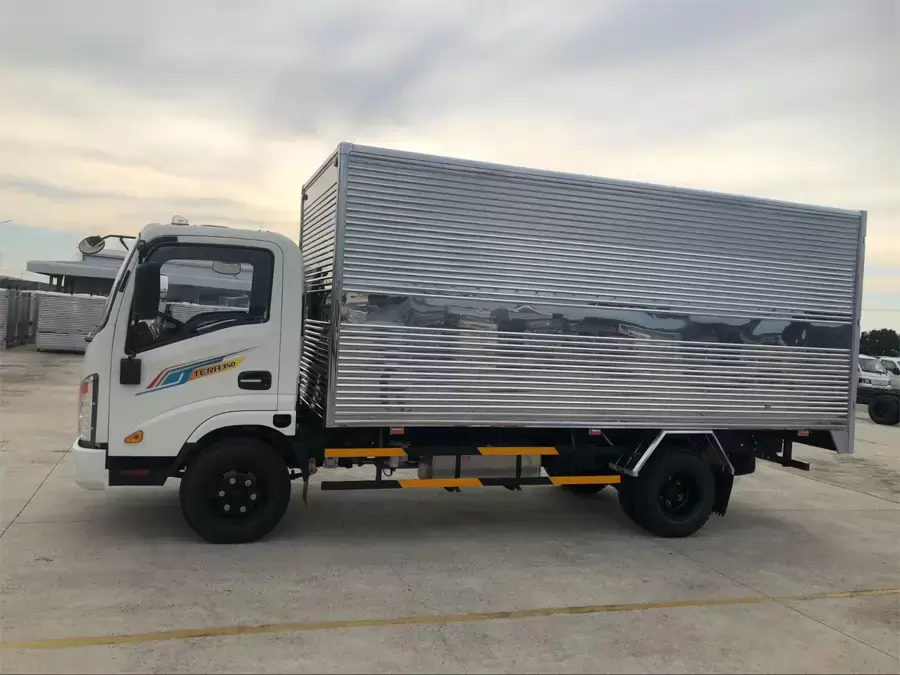 Giá xe tải TERA350 thùng kín inox là 495 triệu đồng
