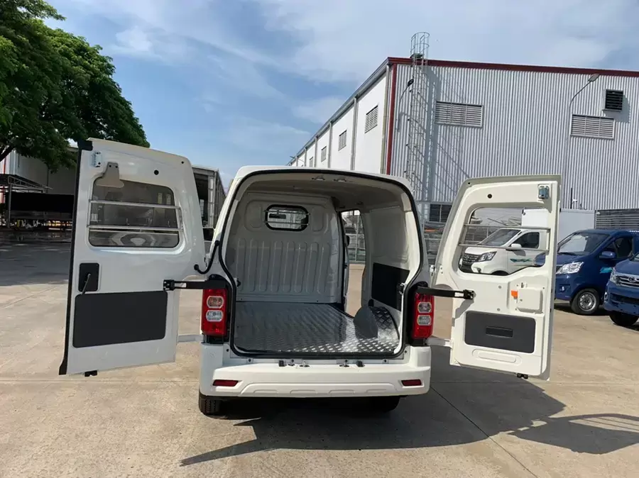Thùng hàng rộng rãi hàng đầu phân khúc của xe Tera-V6