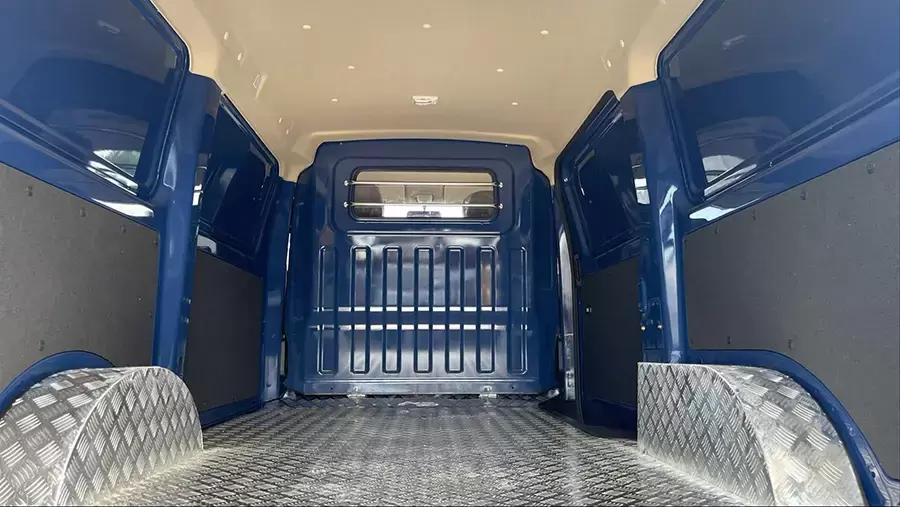 Xe tải van 2 chỗ có khoang hàng lớn