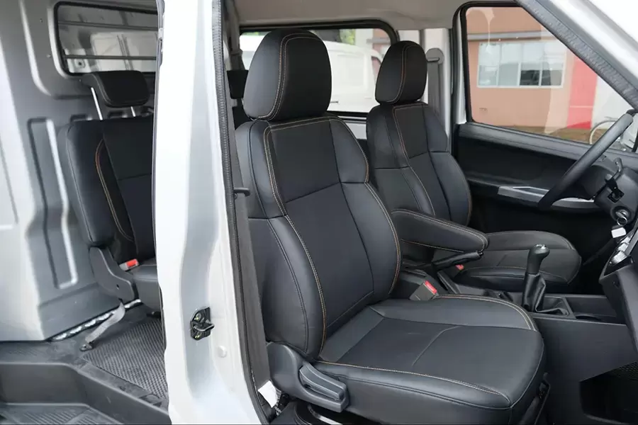 Xe tải van 5 chỗ chở người và hàng hoá linh hoạt