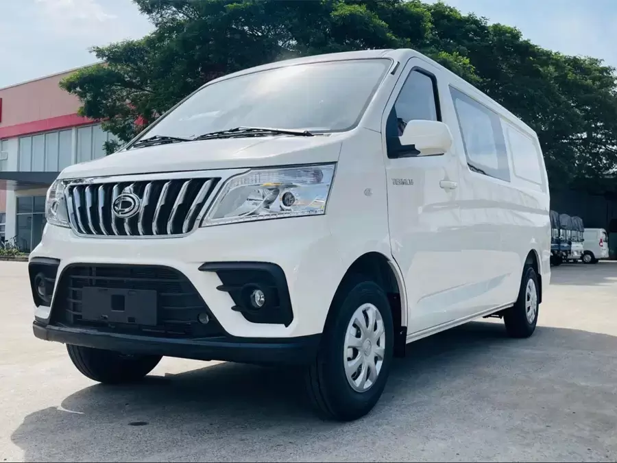 Nhiều người quan tâm đến giá xe tải van 5 chỗ Teraco