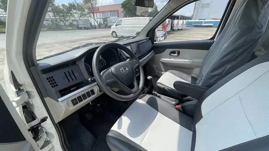 Nội thất hiện đại và tiện nghi, tương xứng giá xe Tera Star