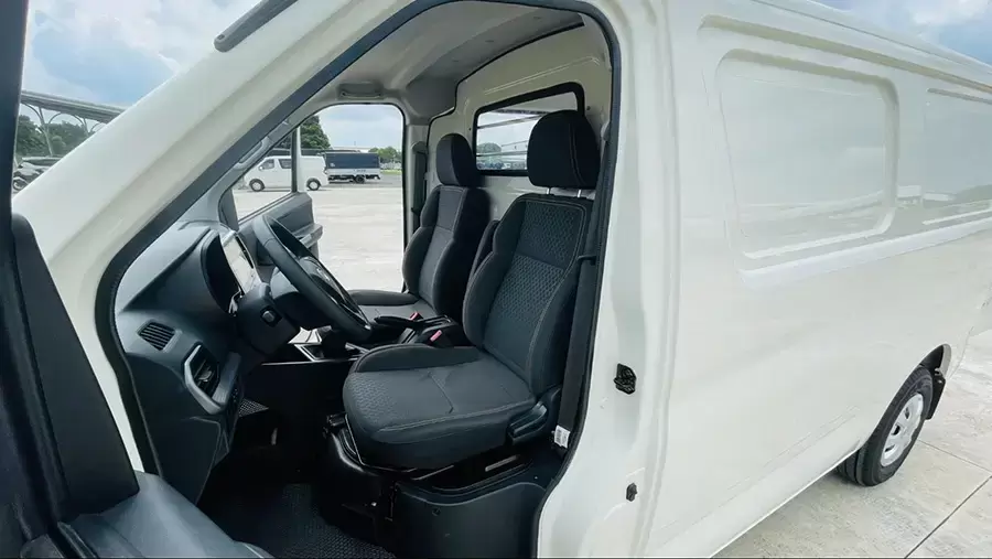 Nội thất tiện nghi theo phong cách xe du lịch