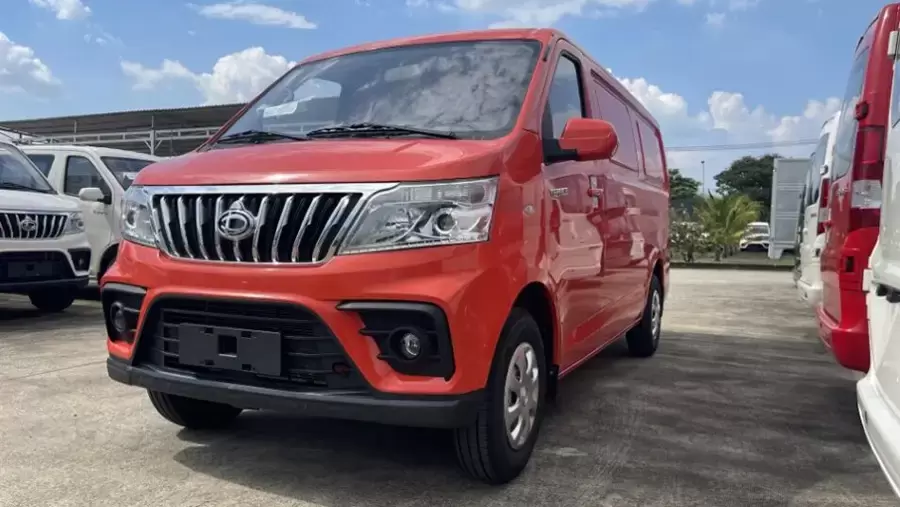 Tera-V8 ấn tượng với mặt ca-lăng thác đổ và cản trước hầm hố